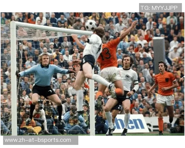 港星模仿世界足球巨星演绎绿茵魅力与银幕风采结合魅力秀 港星模仿世界足球巨星演绎绿茵魅力与银幕风采结合魅力秀